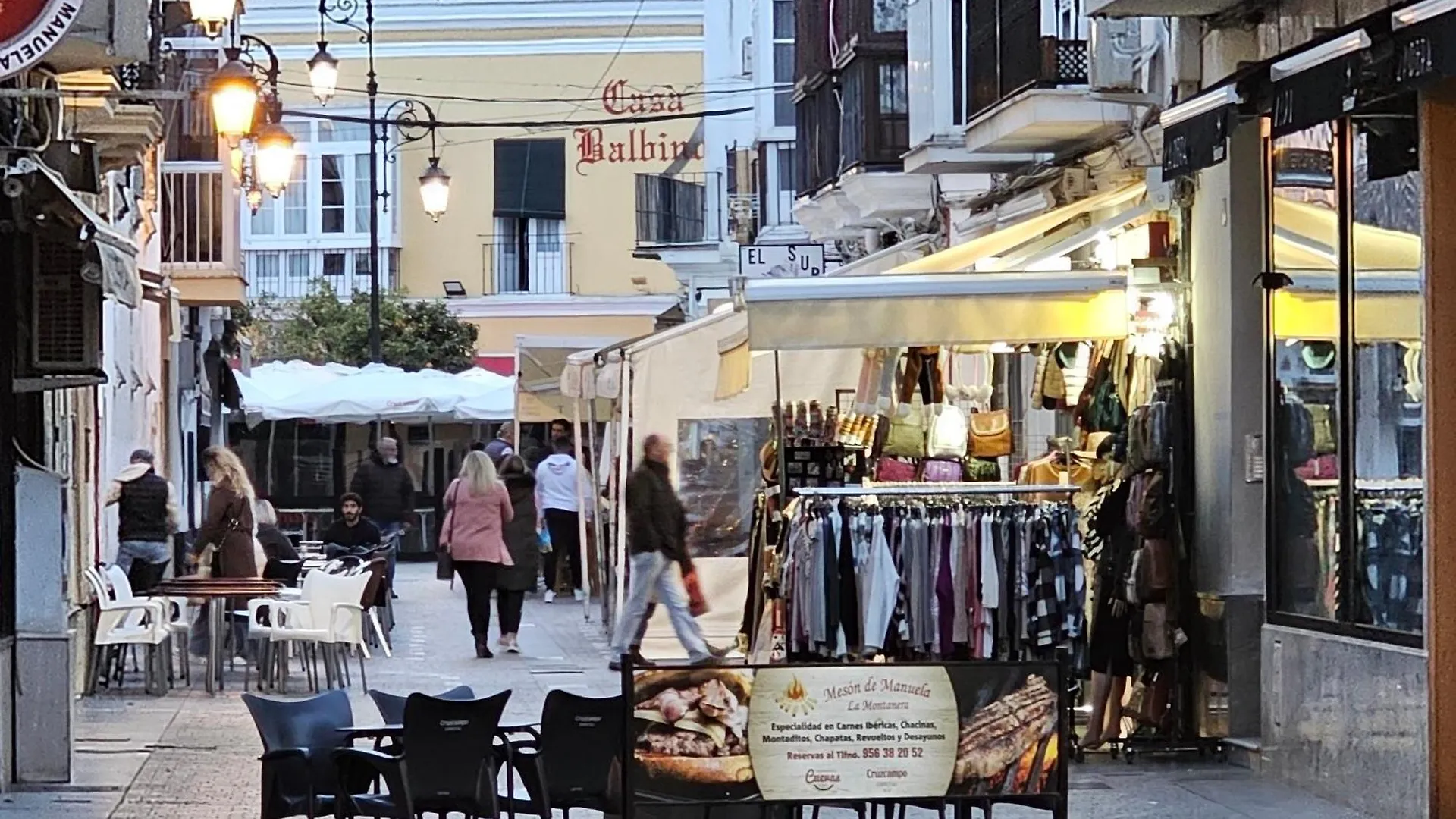 El Anfitrion - Palacio Argueeso contacts
